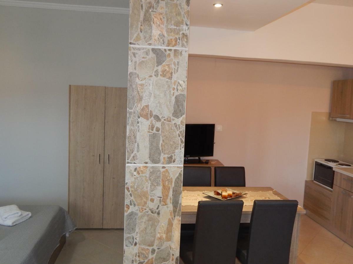 Peters Apartment コルフ島 エクステリア 写真
